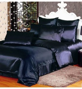 Атласное постельное белье на резинке полуторное Moka Textile темно синее 10% хлопок, 20% вискоза, 70% полиэстер