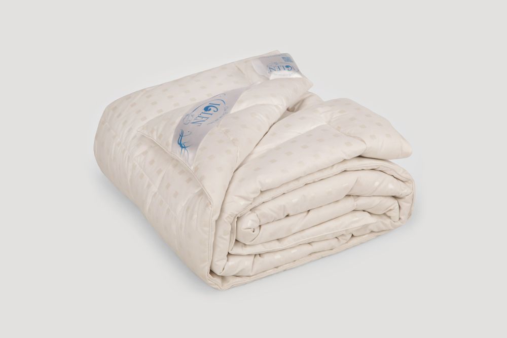 Одеяло IGLEN стеганое 70% пуха, 30% мелкого пера зимнее фото