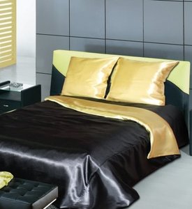 Атласное постельное белье на резинке полуторное Moka Textile Чёрно-золотое 10% хлопок, 20% вискоза, 70% полиэстер