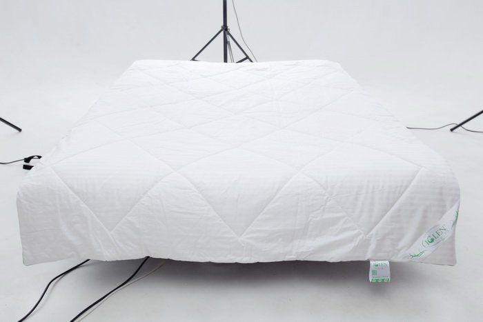 Одеяло IGLEN с наполнителем из хлопка в жаккардовом сатине демисезонное фото